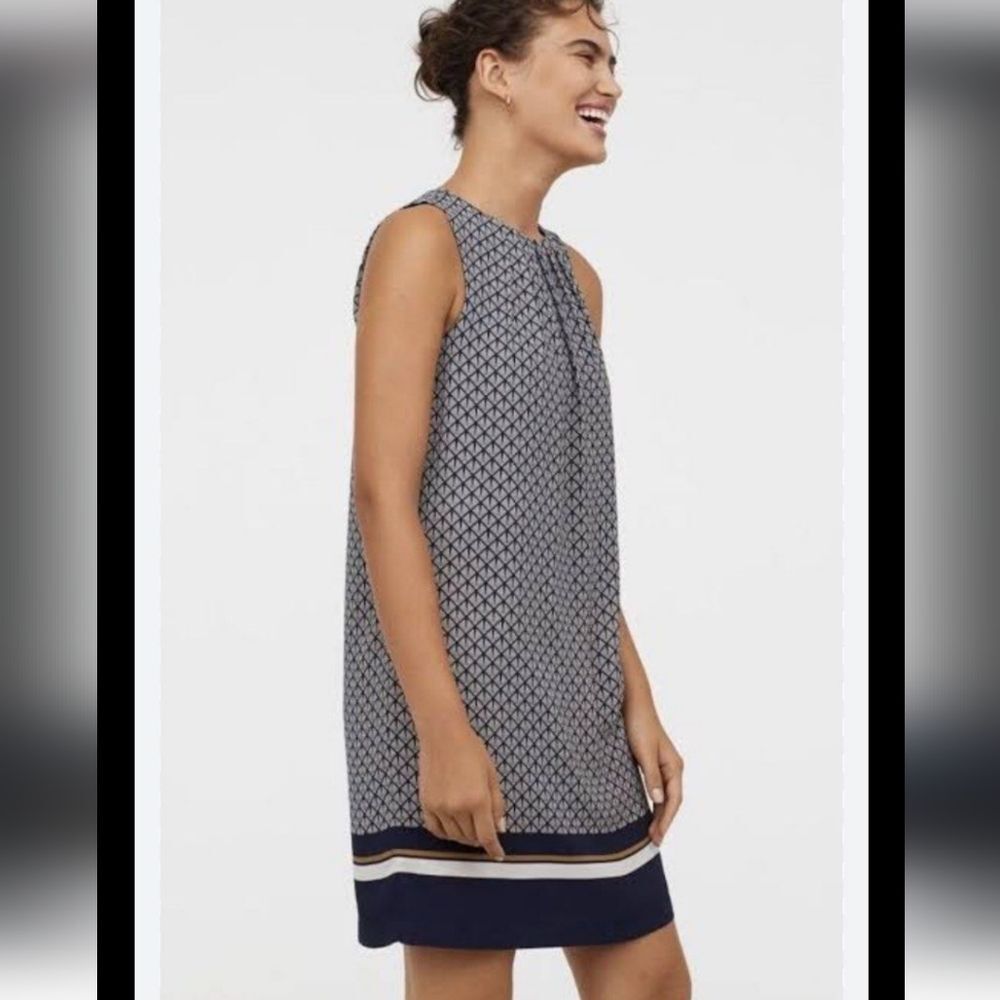 H&M Sleeveless Patterned Crepe Shift Dress Women's Size 6/38 Blue White